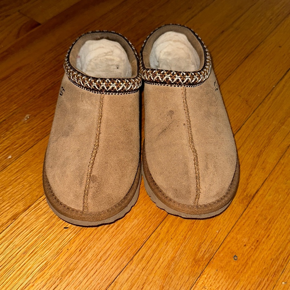 chestnut Tasman Uggs size 4